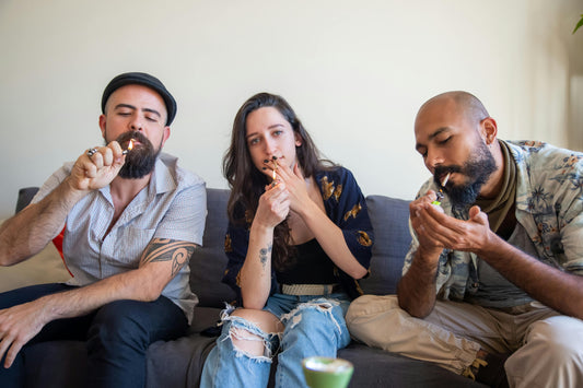 Cannabis Etiquette: Do’s and Don’ts for Social Sessions